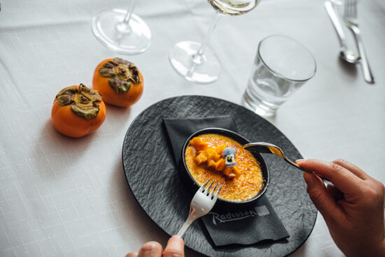 Kurpitsan, punajuuren ja persimonin avulla jaksat loppuvuoden: Maistuvat annokset saatavilla nyt Radisson Blu Hotelleista!