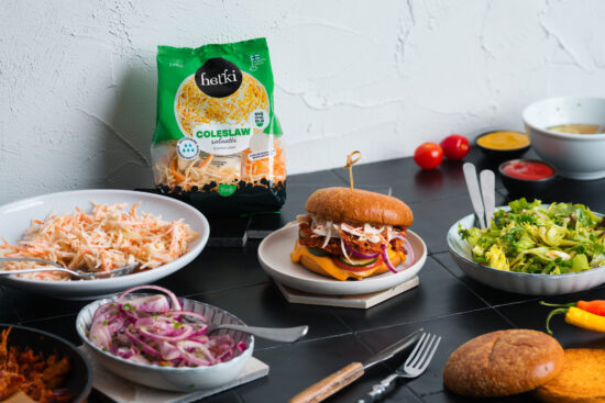 Kesän paras salaatti ja rapea coleslaw syntyvät hetkessä – 3 helppoa ideaa