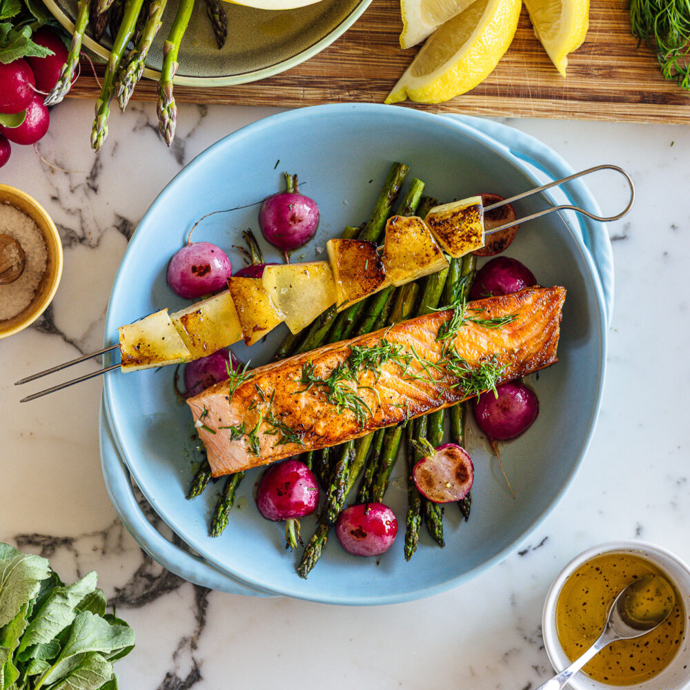 Kesän herkullisimman grillilohen lisukkeena on rousketta, makeutta ja mehukkuutta – nappaa resepti